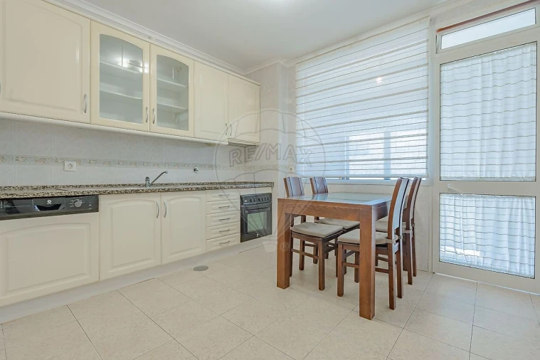 Apartamento T3 para Venda em Paços de Brandão Foto 13