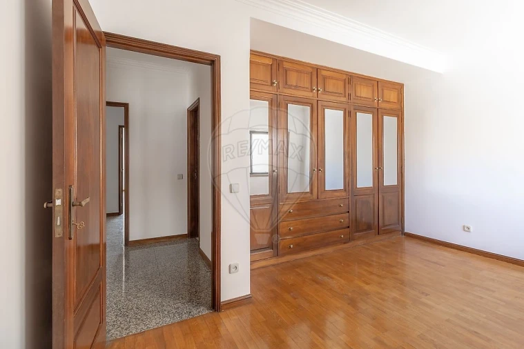 Apartamento T2 para Venda em Mafamude e Vilar do Paraíso Foto 32