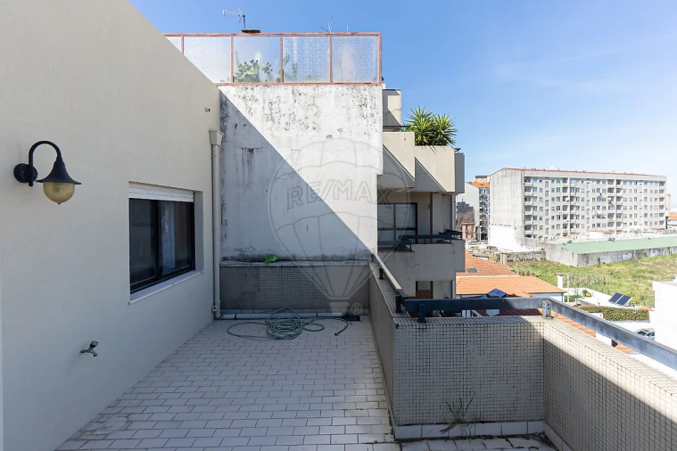 Apartamento T2 para Venda em Mafamude e Vilar do Paraíso Foto 17