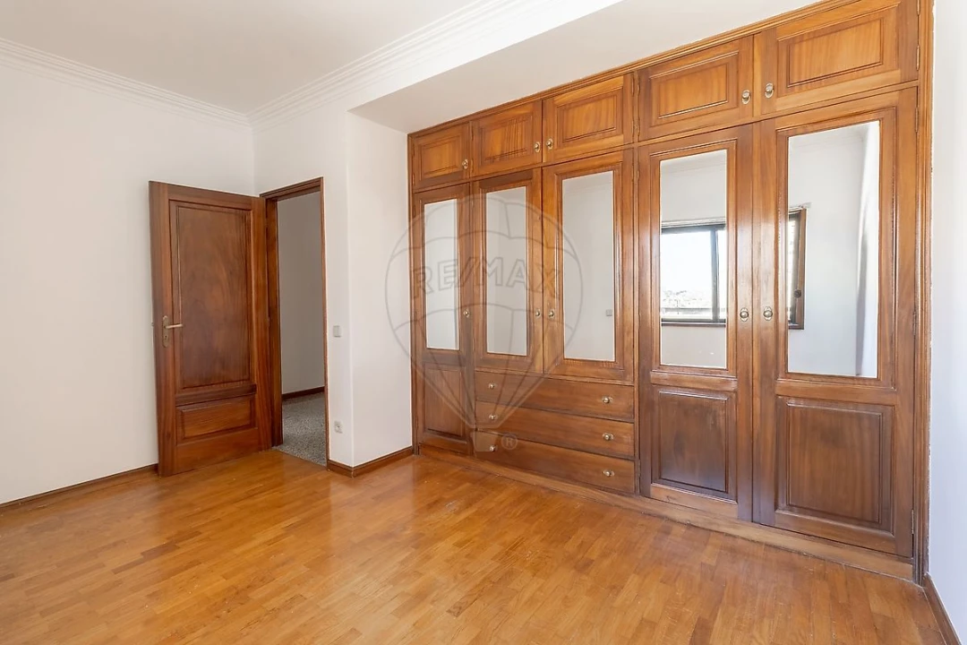 Apartamento T2 para Venda em Mafamude e Vilar do Paraíso Foto 37