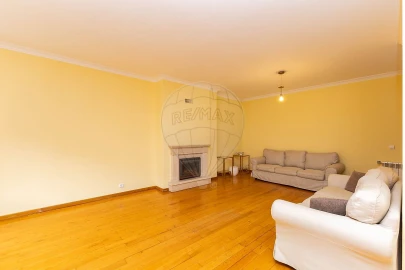 Apartamento T3 para Arrendamento em Mafamude e Vilar do Paraíso