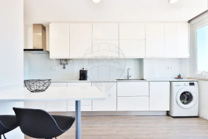 Apartamento T3 para Venda em Oeiras e São Julião da Barra, Paço de Arcos e Caxias
