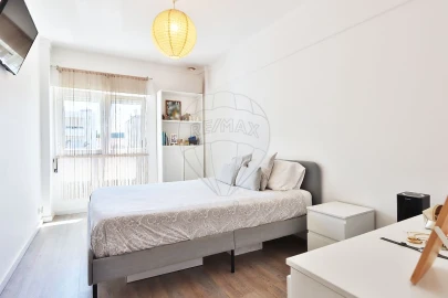 Apartamento T3 para Venda em Oeiras e São Julião da Barra, Paço de Arcos e Caxias