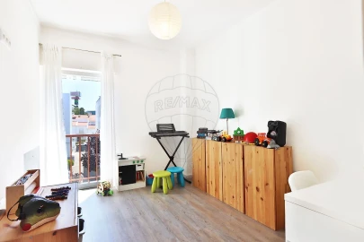 Apartamento T3 para Venda em Oeiras e São Julião da Barra, Paço de Arcos e Caxias