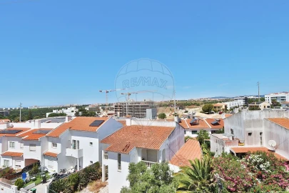 Apartamento T3 para Venda em Oeiras e São Julião da Barra, Paço de Arcos e Caxias
