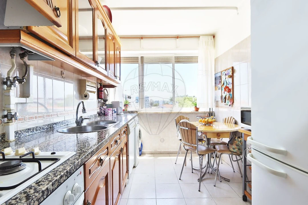 Apartamento T2 para Venda em Carcavelos e Parede Foto 15