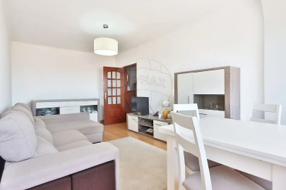 Apartamento T2 para Venda em Carcavelos e Parede