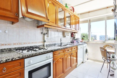 Apartamento T2 para Venda em Carcavelos e Parede