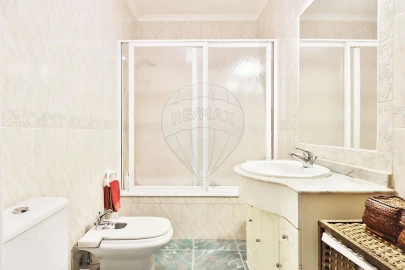 Apartamento T2 para Venda em Carcavelos e Parede