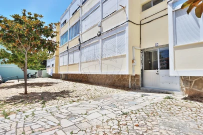 Apartamento T2 para Venda em Carcavelos e Parede
