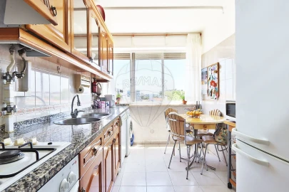 Apartamento T2 para Venda em Carcavelos e Parede