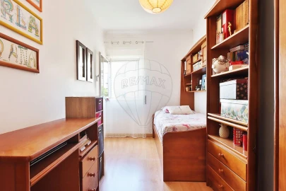 Apartamento T2 para Venda em Carcavelos e Parede
