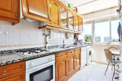 Apartamento T2 para Venda em Carcavelos e Parede