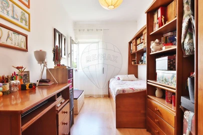 Apartamento T2 para Venda em Carcavelos e Parede