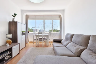 Apartamento T2 para Venda em Carcavelos e Parede