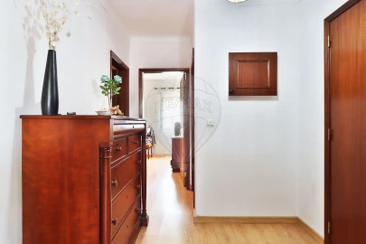 Apartamento T2 para Venda em Carcavelos e Parede