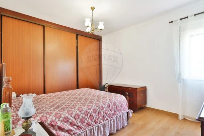 Apartamento T2 para Venda em Carcavelos e Parede