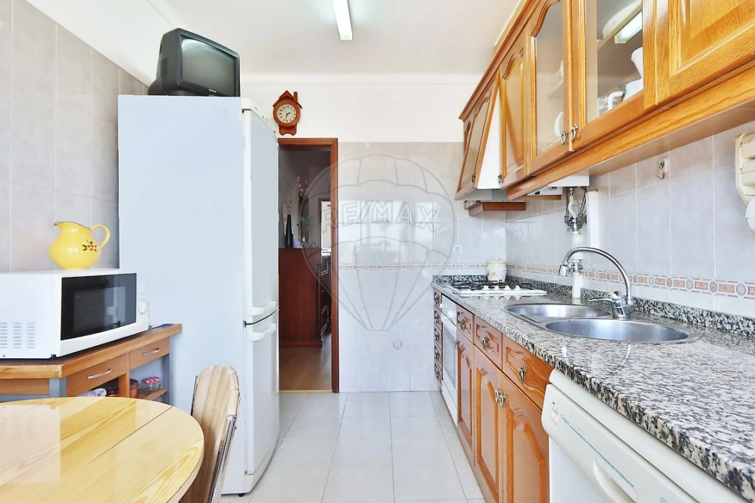 Apartamento T2 para Venda em Carcavelos e Parede Foto 14