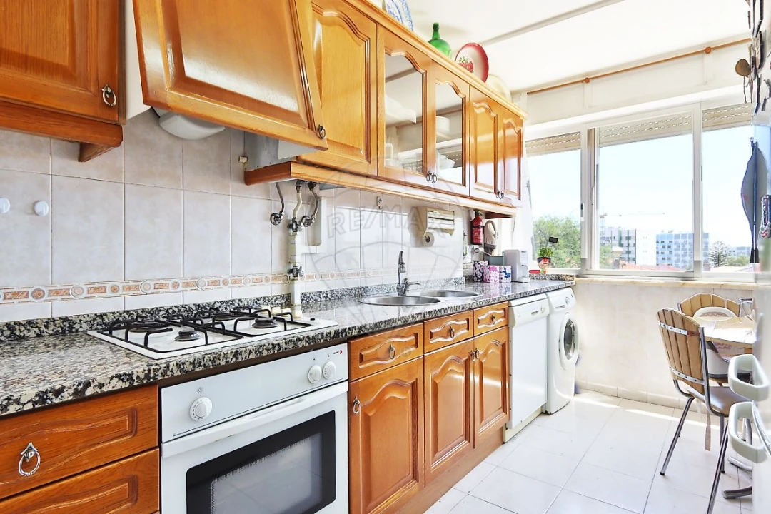 Apartamento T2 para Venda em Carcavelos e Parede Foto 12