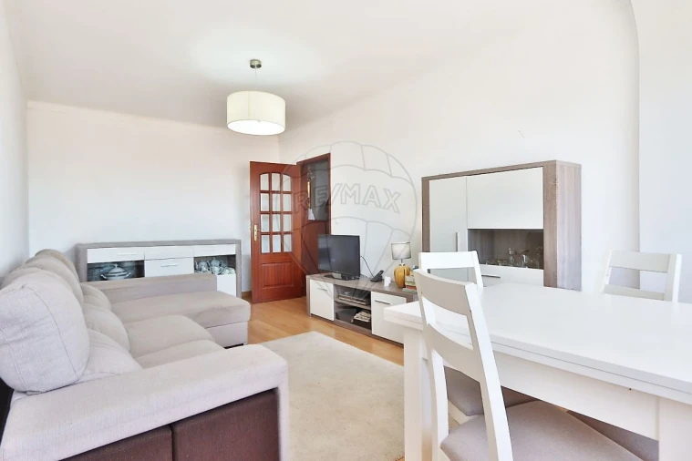 Apartamento T2 para Venda em Carcavelos e Parede Foto 4