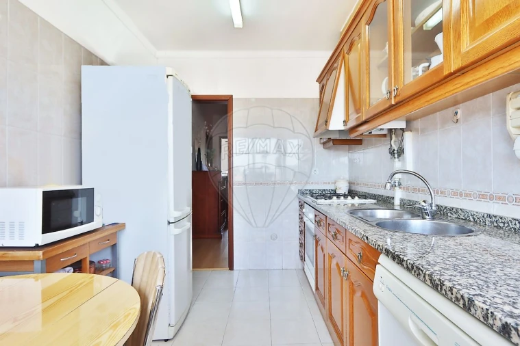 Apartamento T2 para Venda em Carcavelos e Parede Foto 7