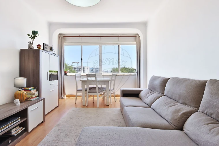 Apartamento T2 para Venda em Carcavelos e Parede Foto 8
