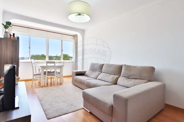 Apartamento T2 para Venda em Carcavelos e Parede Foto 9