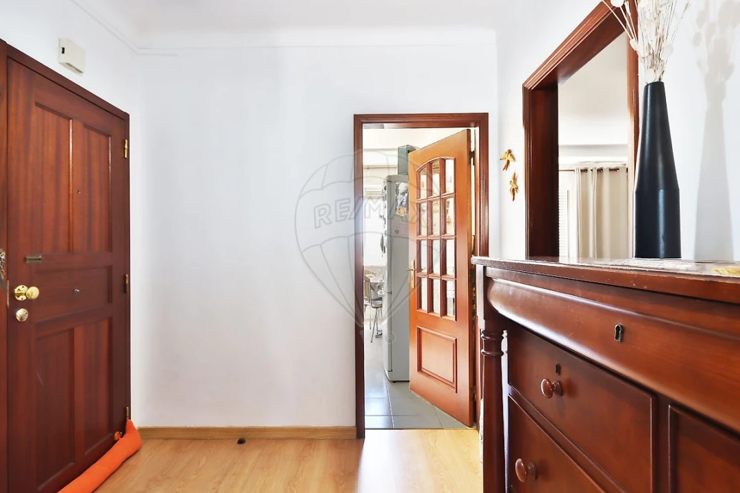 Apartamento T2 para Venda em Carcavelos e Parede Foto 11