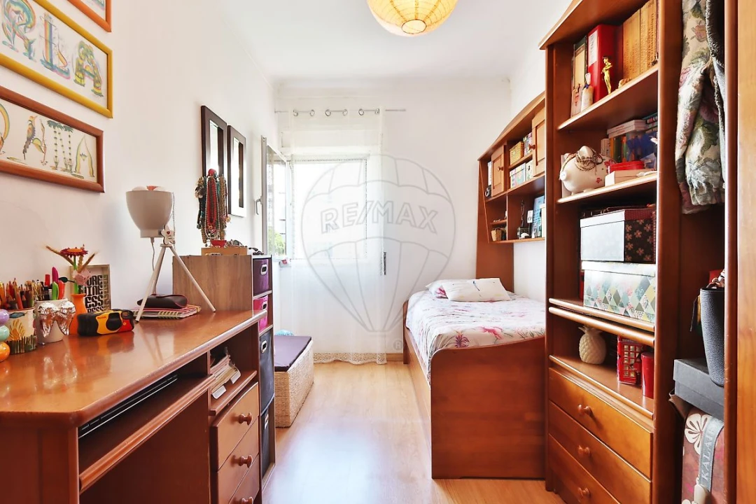 Apartamento T2 para Venda em Carcavelos e Parede Foto 5