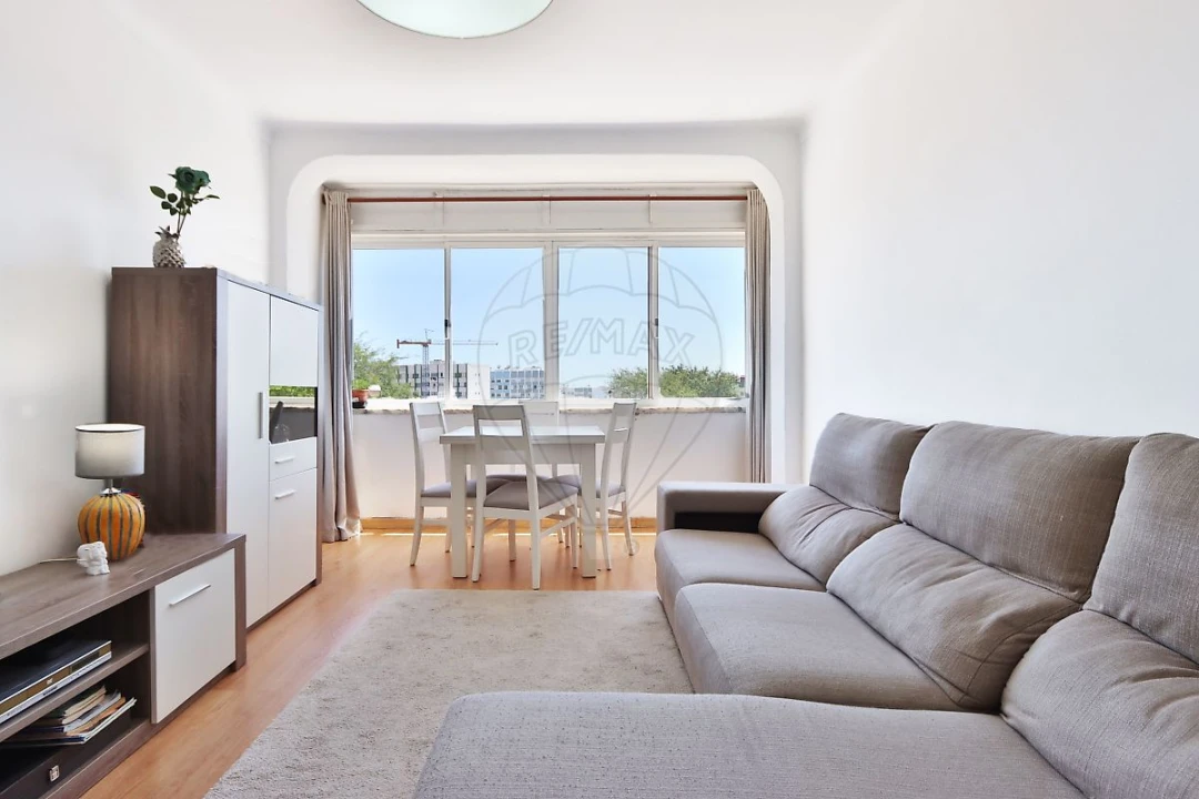 Apartamento T2 para Venda em Carcavelos e Parede Foto 2