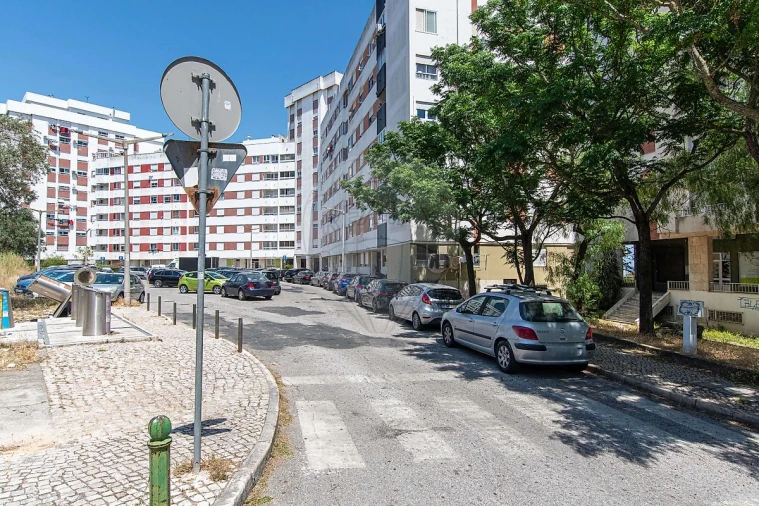 Apartamento T3 para Venda em Póvoa de Santa Iria e Forte da Casa Foto 5