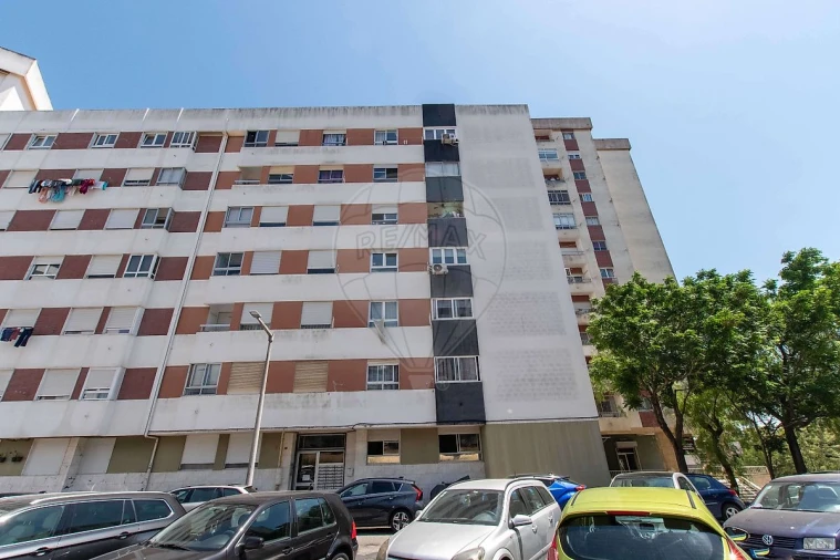 Apartamento T3 para Venda em Póvoa de Santa Iria e Forte da Casa Foto 2