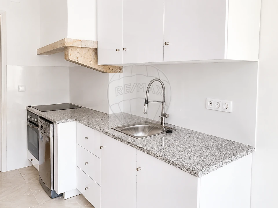 Apartamento T4 para Arrendamento em Alvalade Foto 12