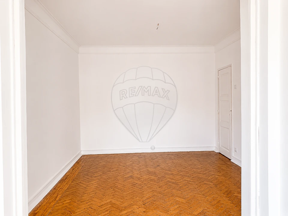 Apartamento T4 para Arrendamento em Alvalade Foto 13