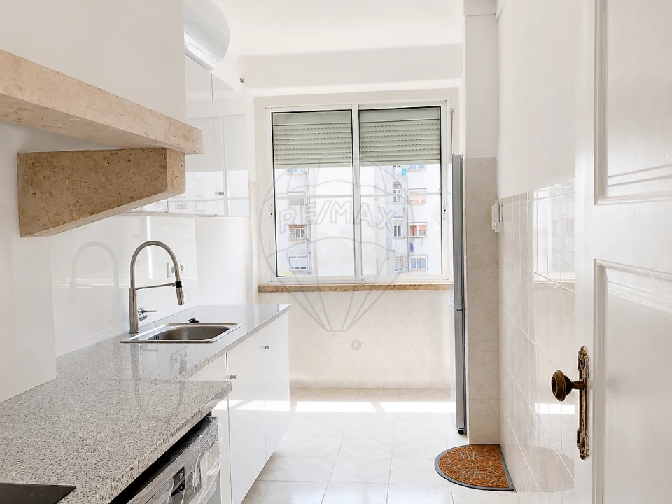 Apartamento T4 para Arrendamento em Alvalade Foto 8