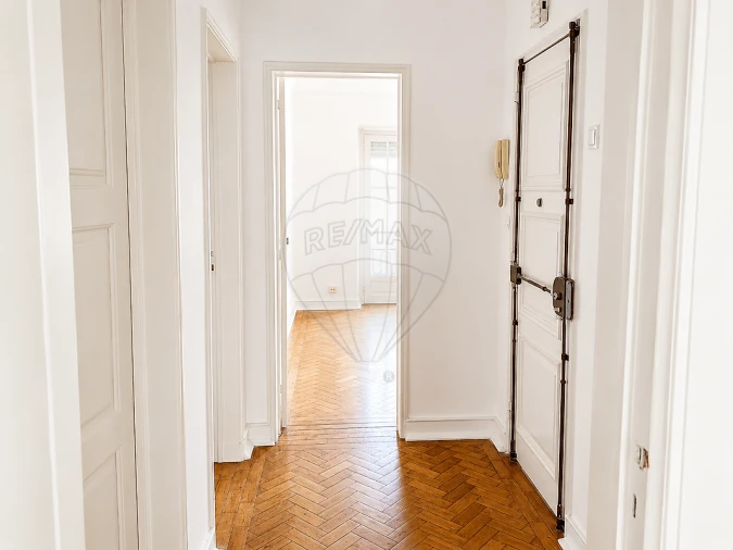 Apartamento T4 para Arrendamento em Alvalade Foto 9