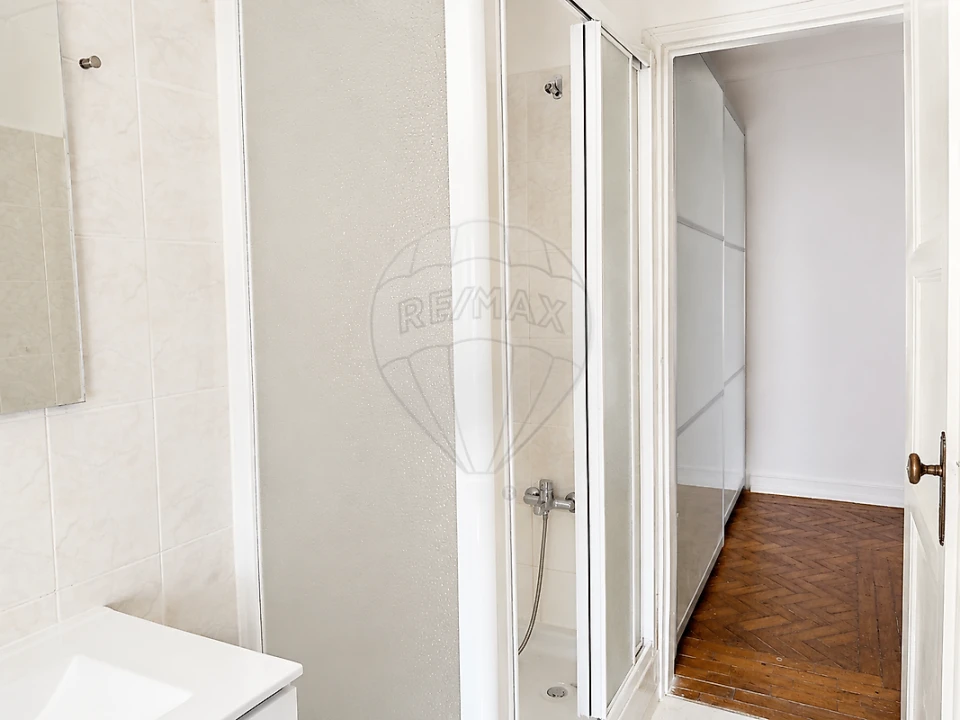 Apartamento T4 para Arrendamento em Alvalade Foto 3