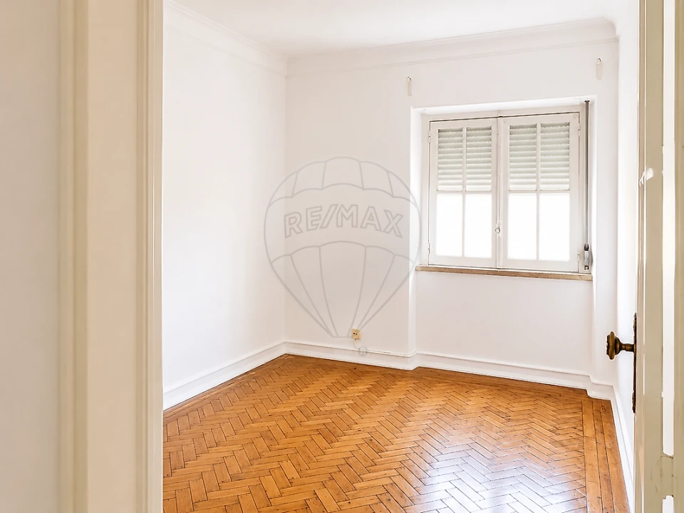 Apartamento T4 para Arrendamento em Alvalade Foto 2