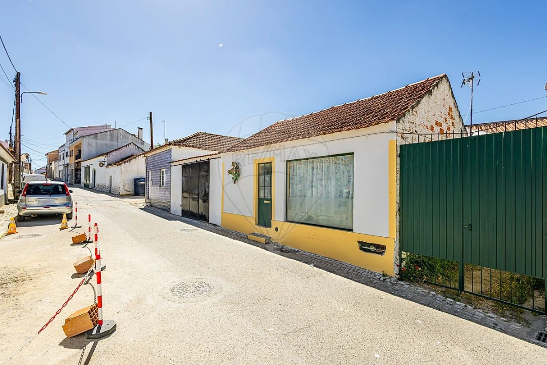 Moradia T1 para Venda em Aveiras de Cima Foto 3