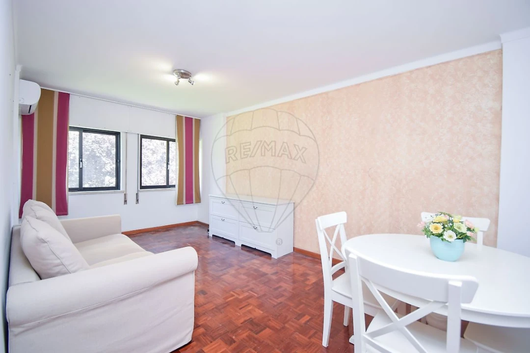 Apartamento T2 para Arrendamento em Olivais Foto 1