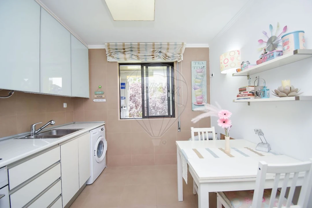 Apartamento T2 para Arrendamento em Olivais Foto 10