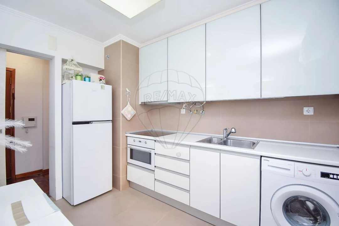 Apartamento T2 para Arrendamento em Olivais Foto 11