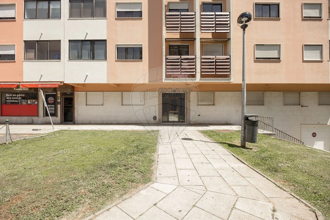 Apartamento T1 para Venda em Cacém e São Marcos Foto 16