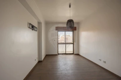 Apartamento T1 para Venda em Cacém e São Marcos