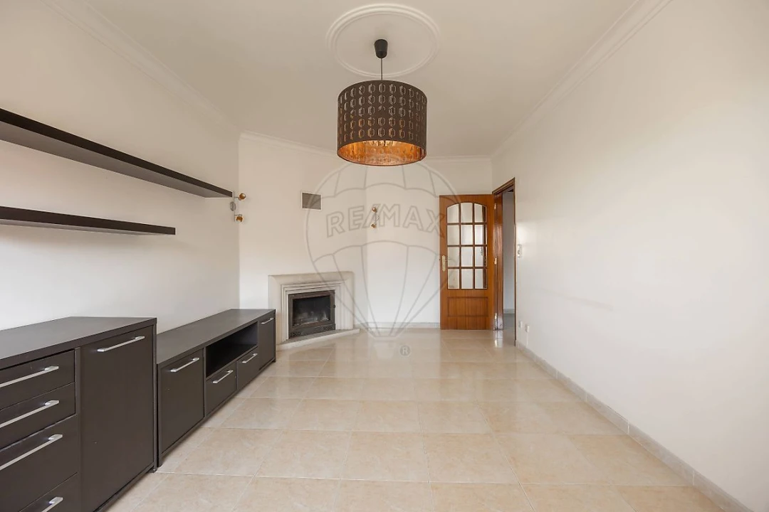 Apartamento T1 para Venda em Cacém e São Marcos Foto 1