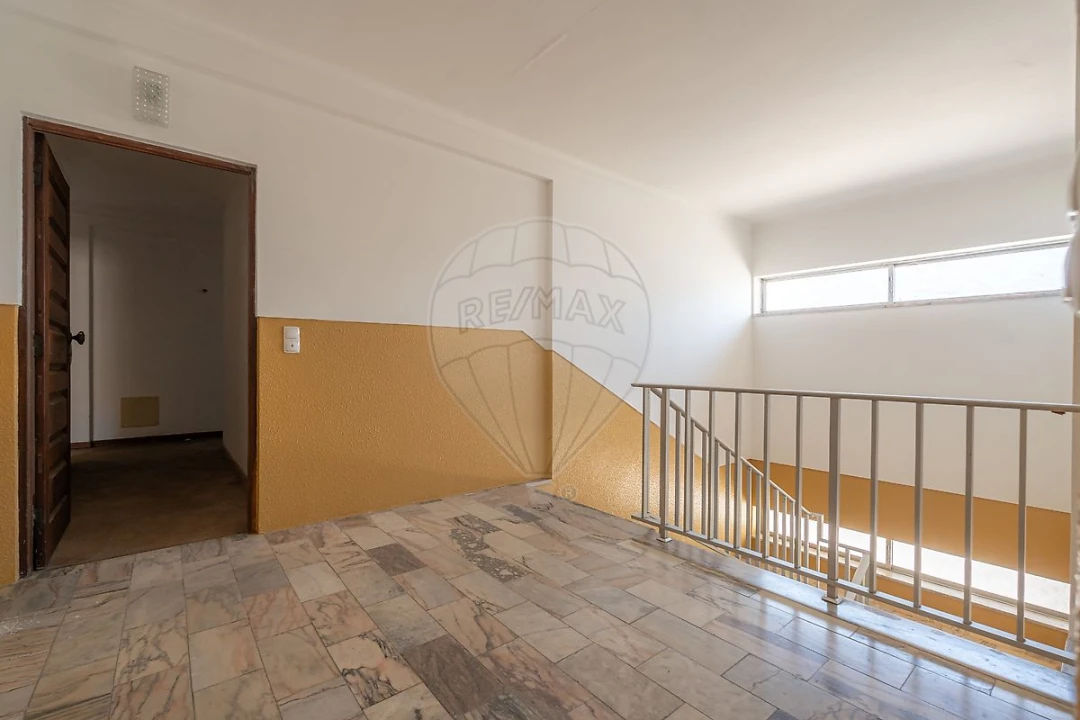 Armazém para Venda em Eiras e São Paulo de Frades Foto 12