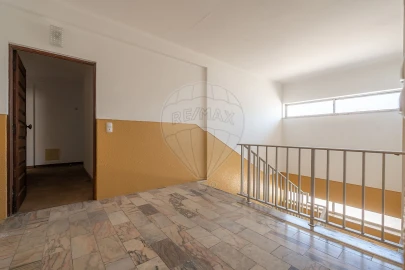 Armazém para Venda em Eiras e São Paulo de Frades
