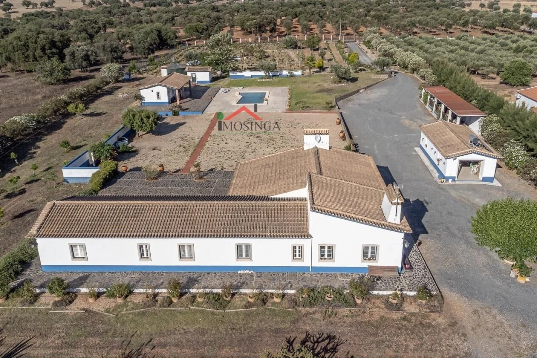 Moradia T4 para Venda em Ferreira do Alentejo e Canhestros Foto 1