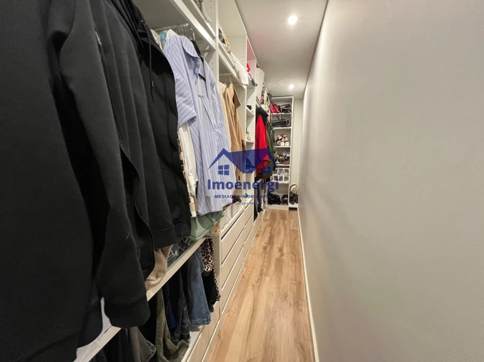 Moradia T4 para Venda em Arvore Foto 13