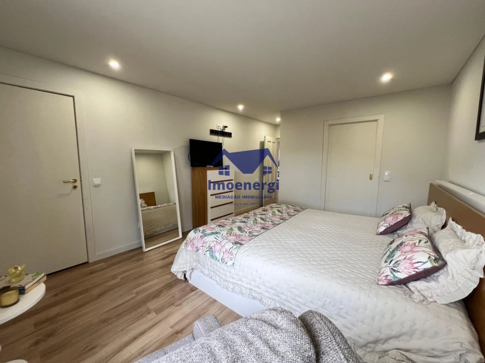 Moradia T4 para Venda em Arvore Foto 17